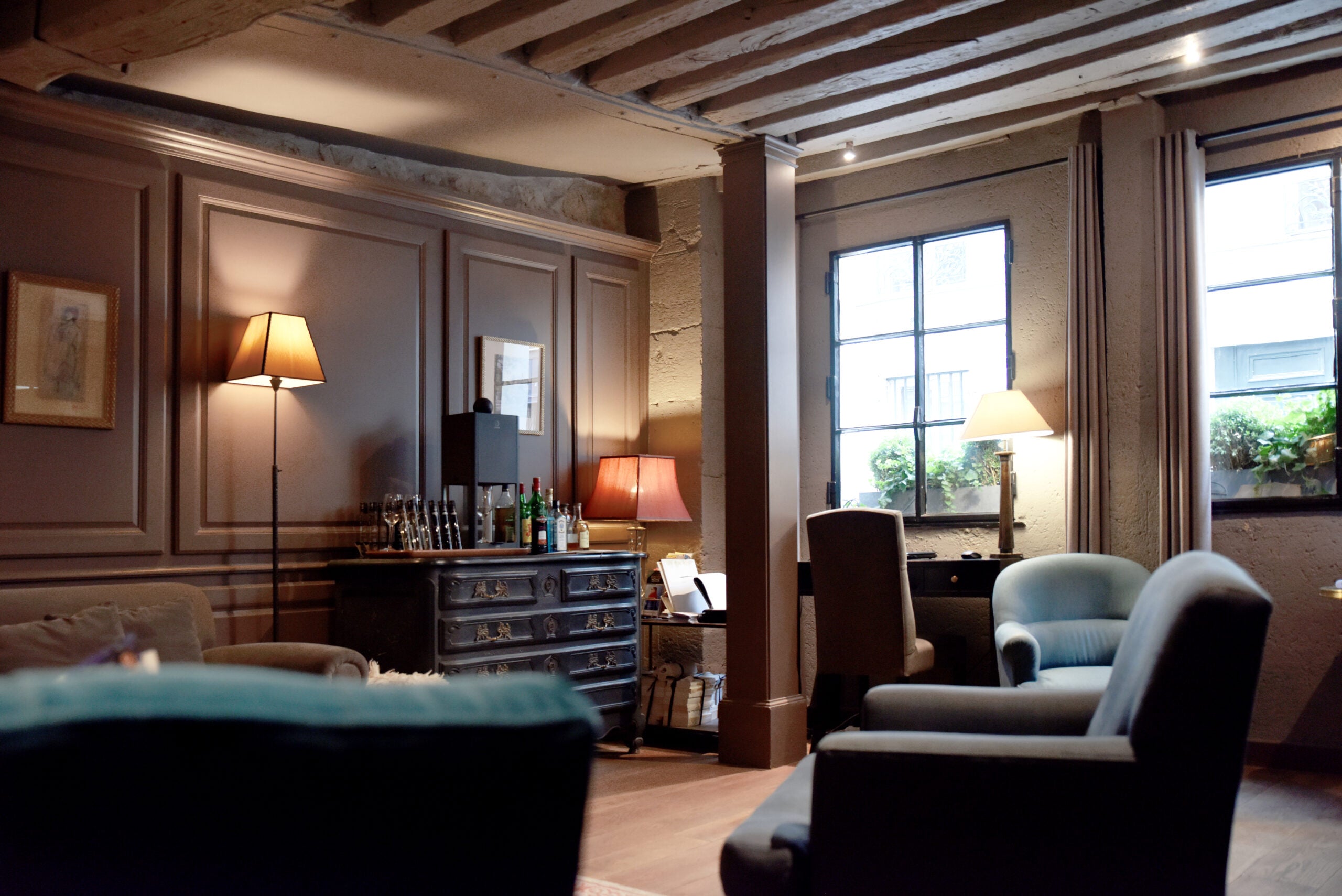 hotel-dvine-flacon-vin